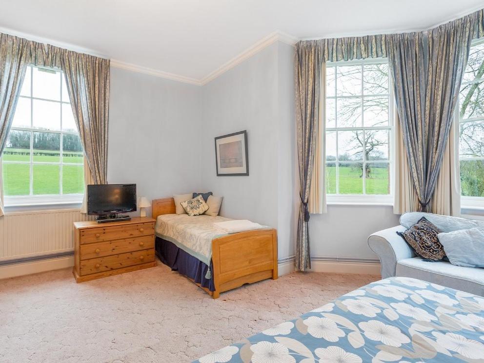 Marshwood Farm B&B And Shepherds Hut Dinton  Esterno foto