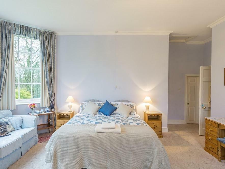 Marshwood Farm B&B And Shepherds Hut Dinton  Esterno foto